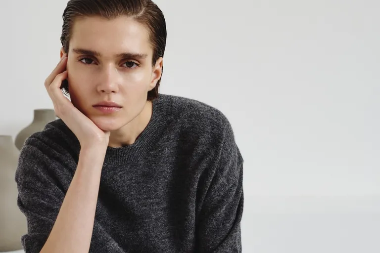 Jersey de punto fino en alpaca de la firma Pomandère